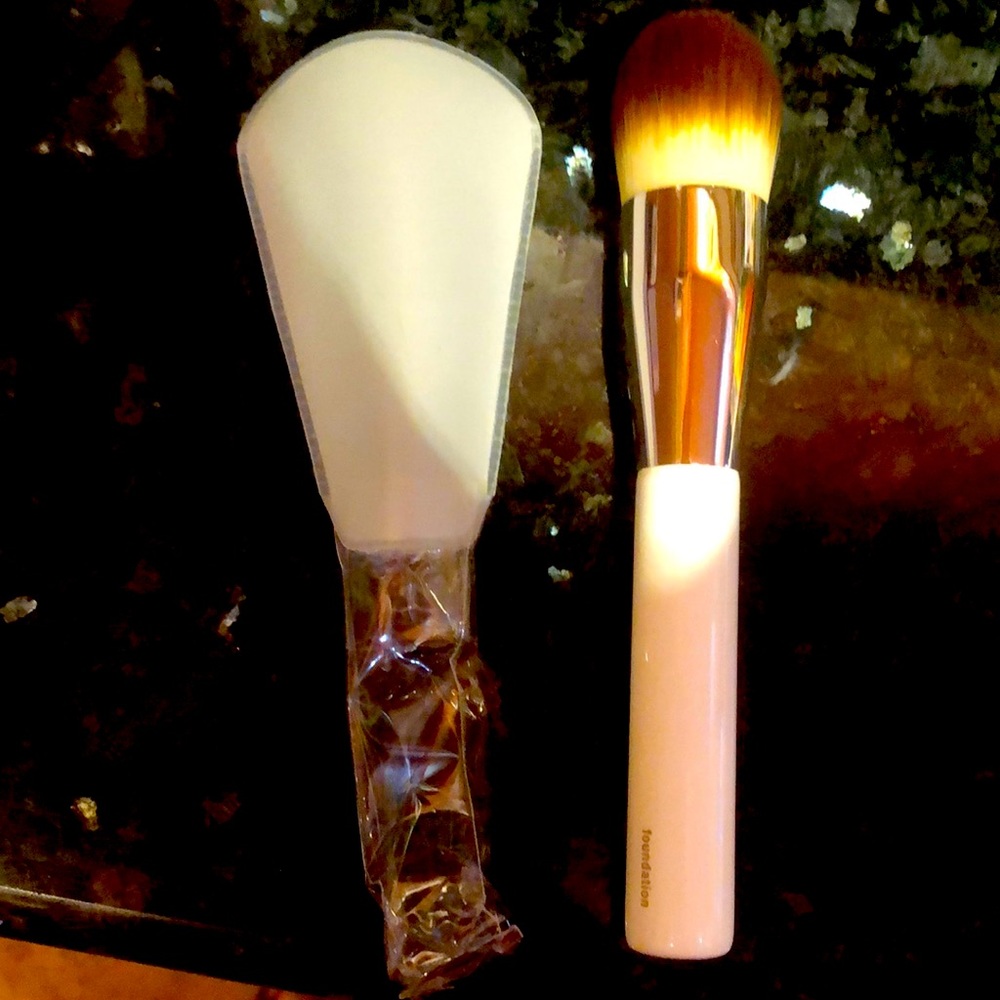 La Mer the Foundation Brush brand new in box